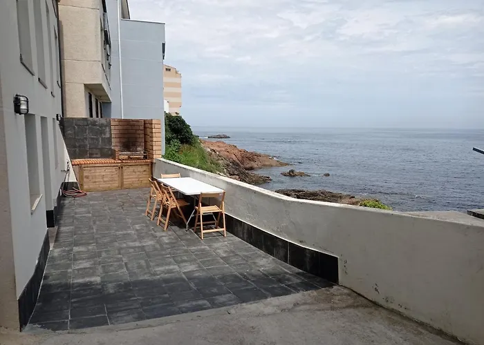 Vila Marina. Casa Marinera Con Terraza Sobre El Mar En Caion